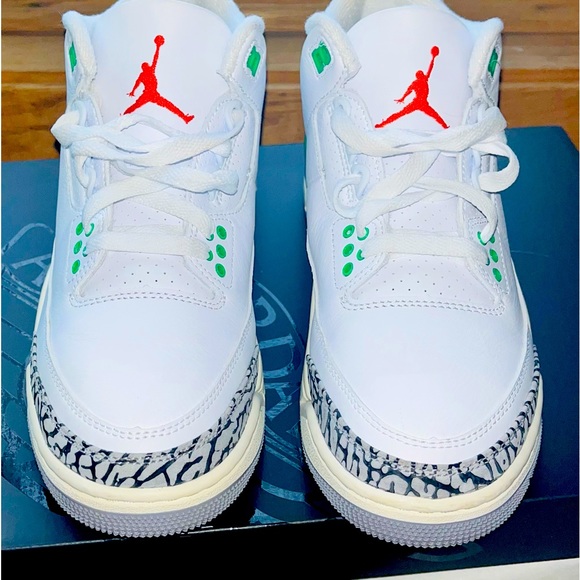 ✨ SOLD ✨Air Jordan 3 Retro
(‘Lucky Green’), Women’s Size 7.5 / Men’s 6: $200 - Picture 3 of 10